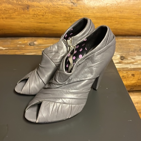 vintage Betsy Johnson High Heel Grey Booties - Picture 5 of 9